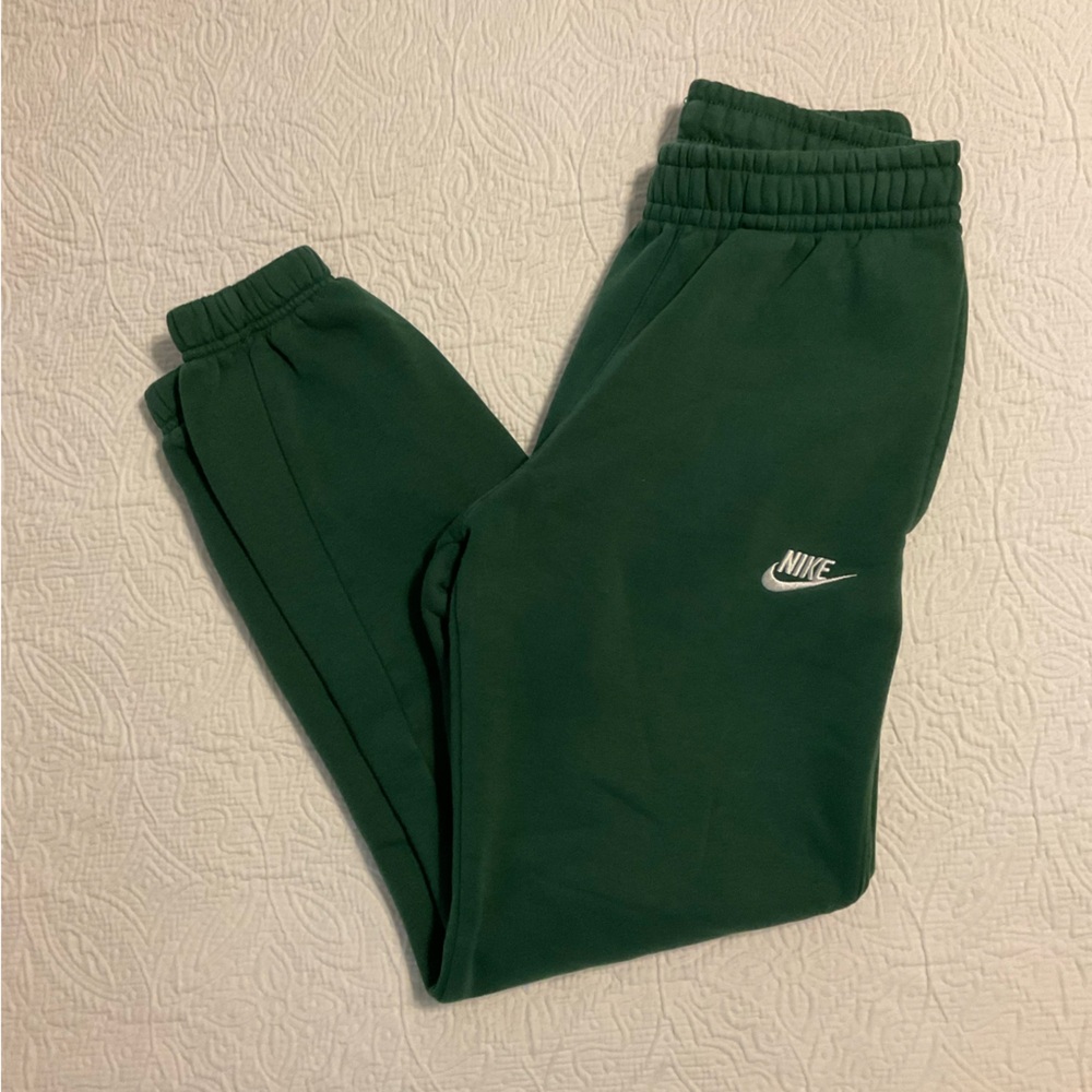 Nike Sportswear Club Fleece Joggers Dark Green Size XS Sweatpants Swoosh
